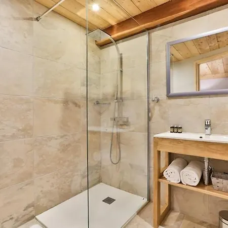 Private Chalet With Jacuzzi And Sauna וילה שאמוני